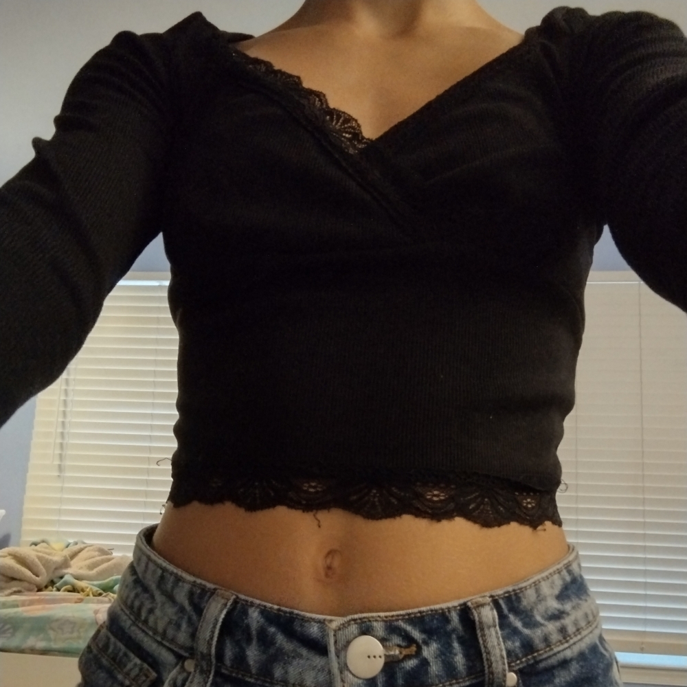 SHEIN Black Long Sleeve Crop Top